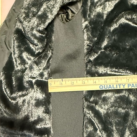 Women's Quilted Puffer Jacket - Green - Picture 15 of 15